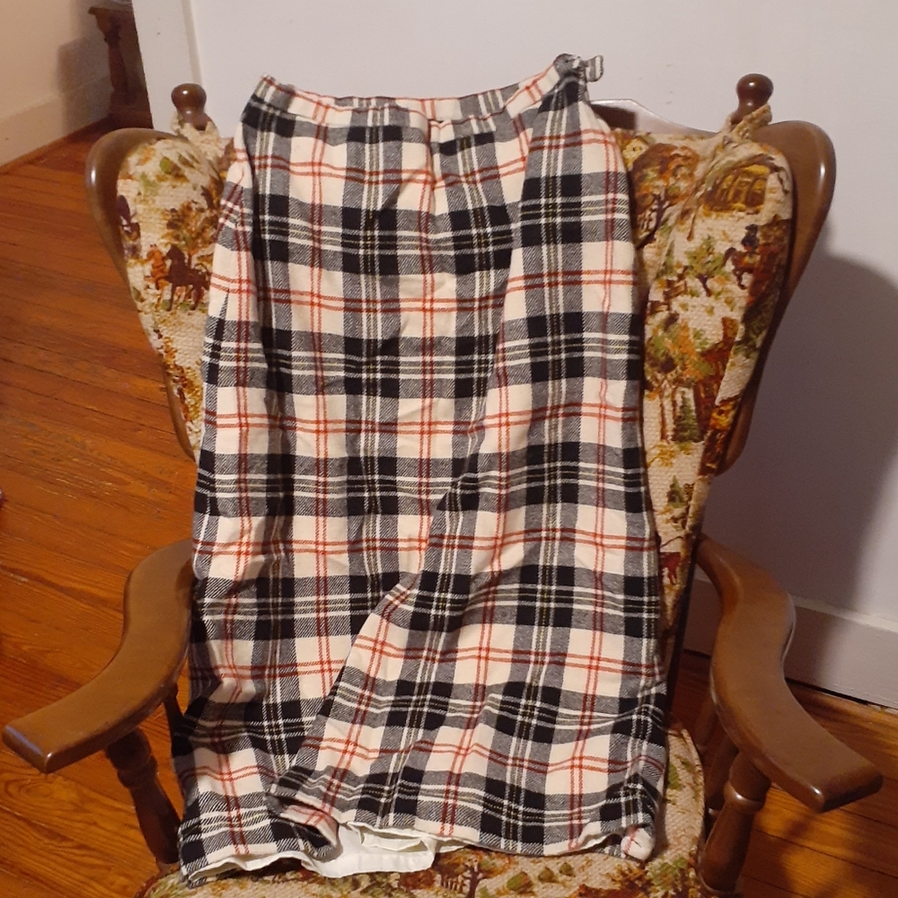 Plaid pencil skirt